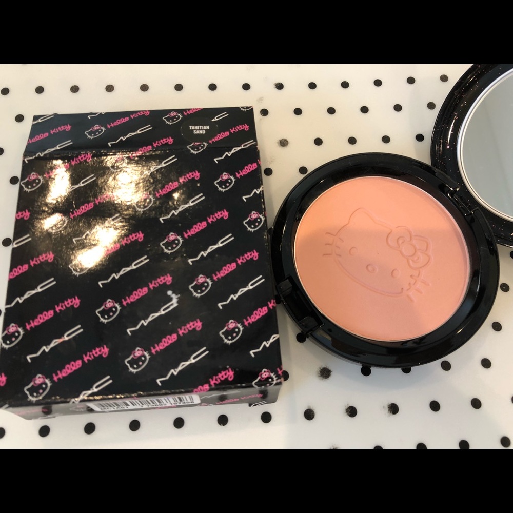 BN MAC LE HELLO KITTY BEAUTY POWDER TAHITIAN SAND